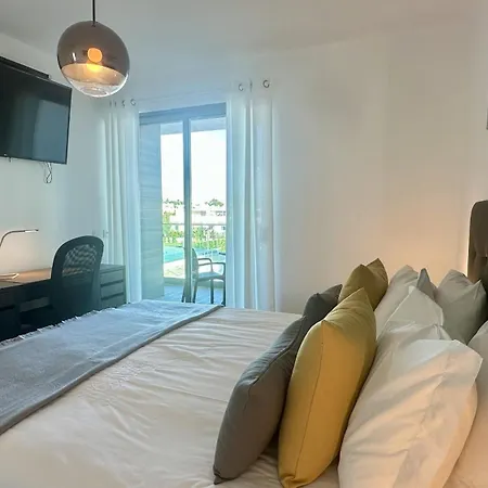 Lua - Private Pool - 8 Guests - *